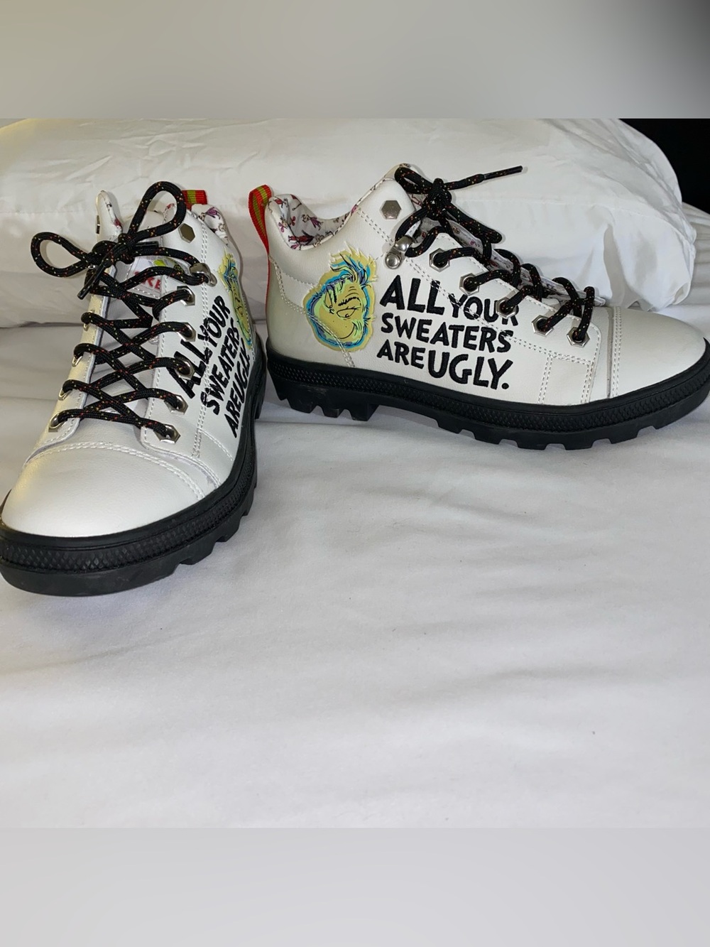 SKECHERS Dr. Seuss Grinch Graphic Ankle Boots Size 6.5